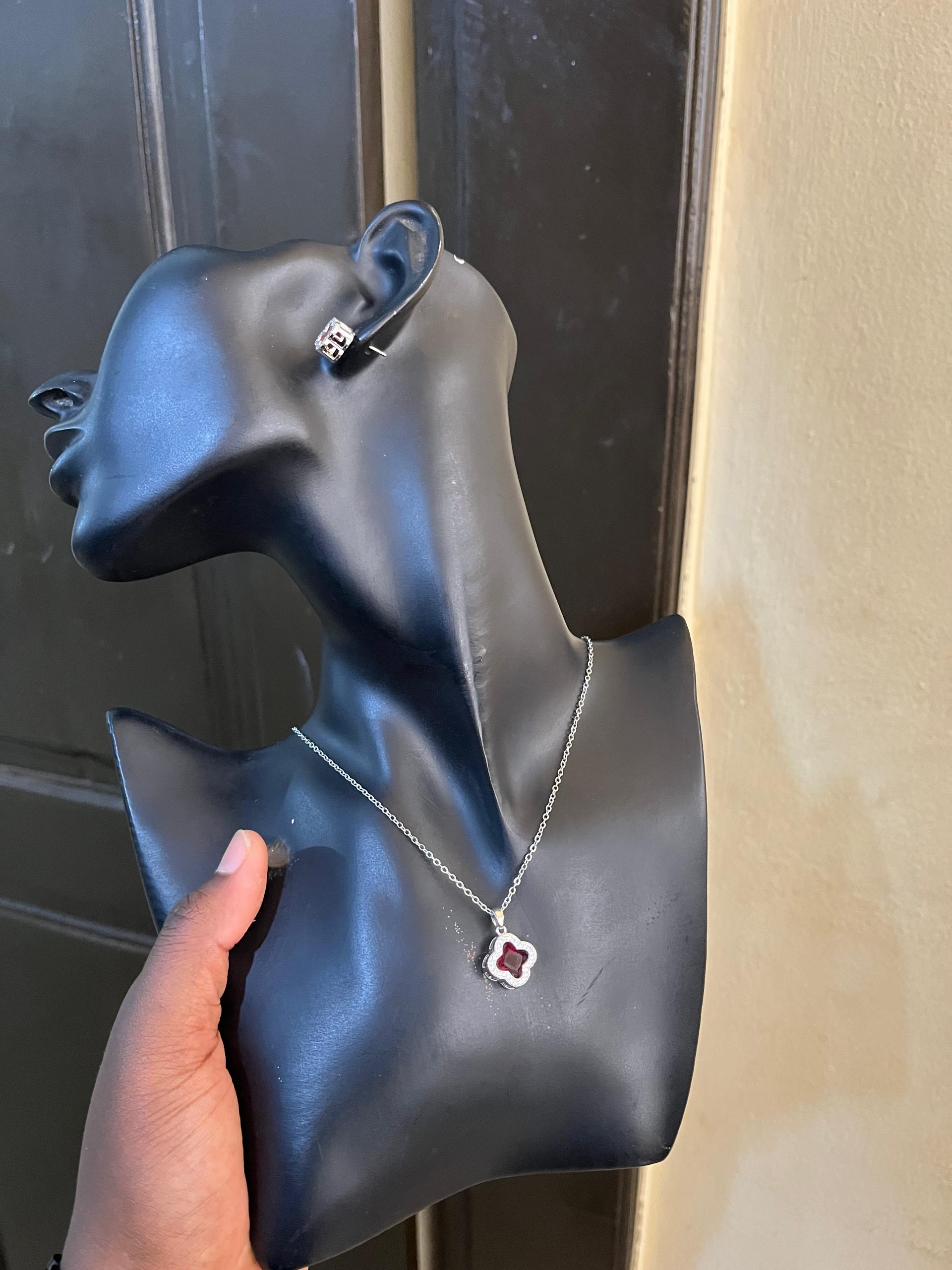 Ensemble collier, boucle d'oreille