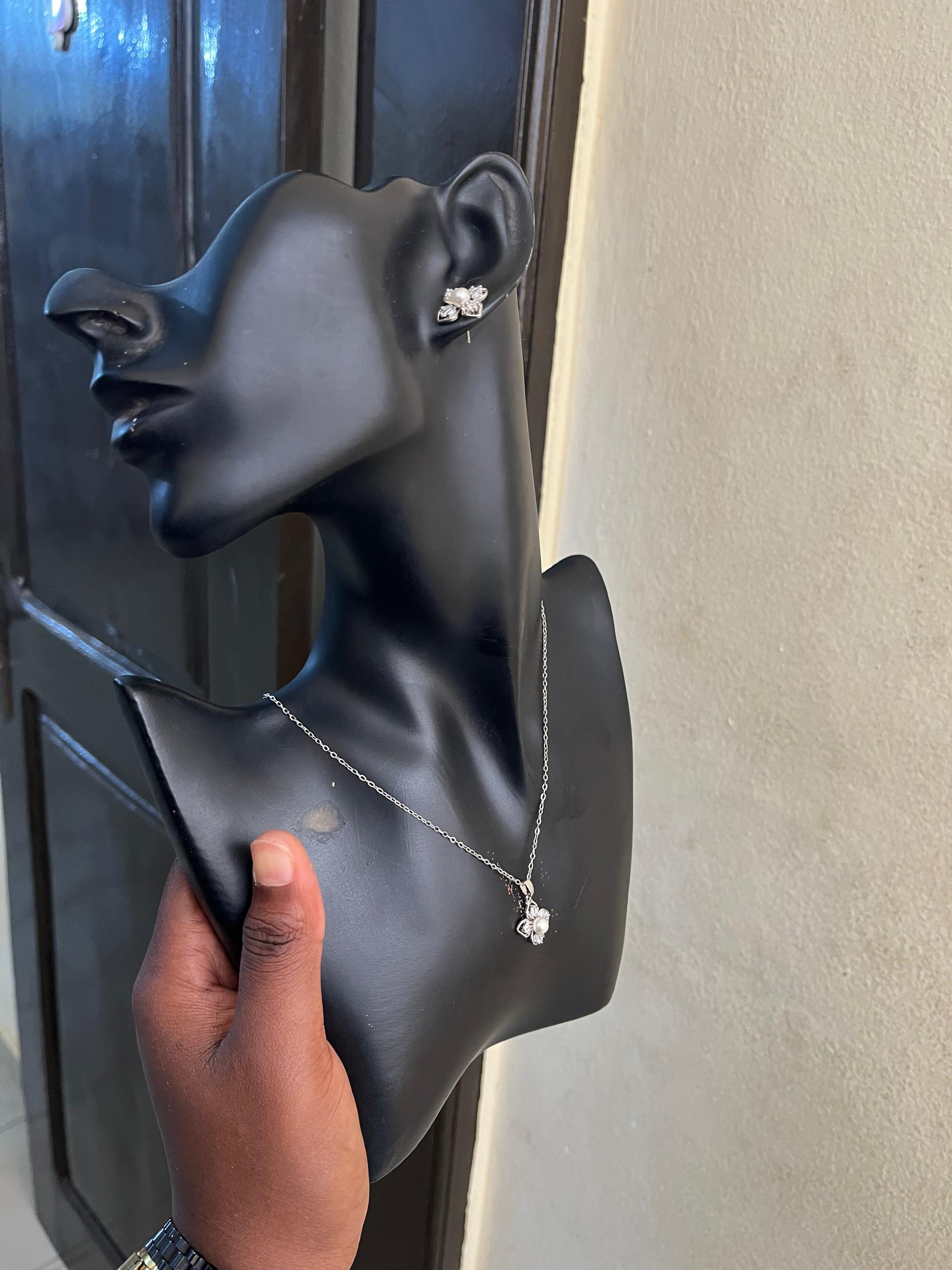 Ensemble collier, boucle d'oreille