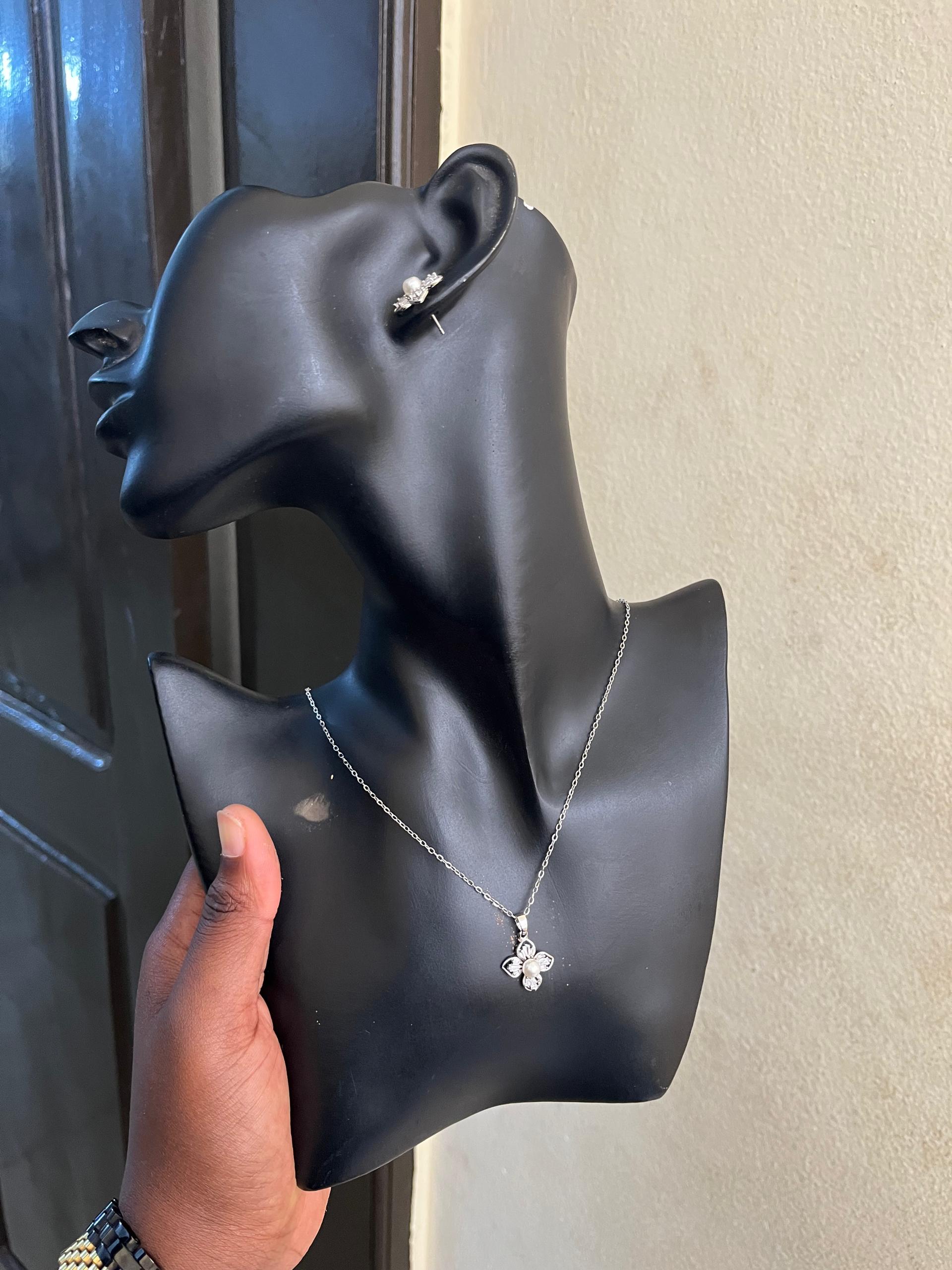 Ensemble collier, boucle d'oreille