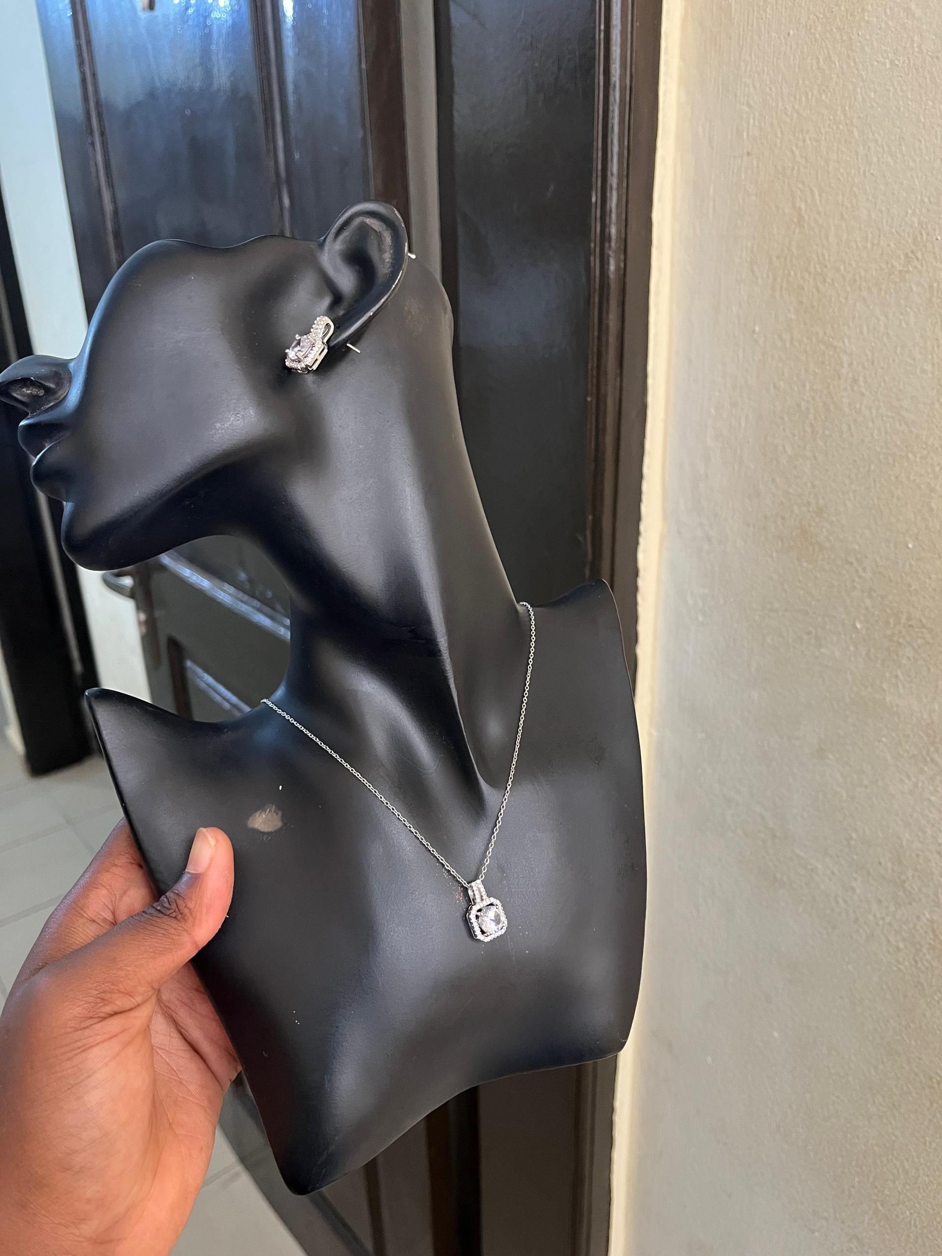 Ensemble collier, boucle d'oreille