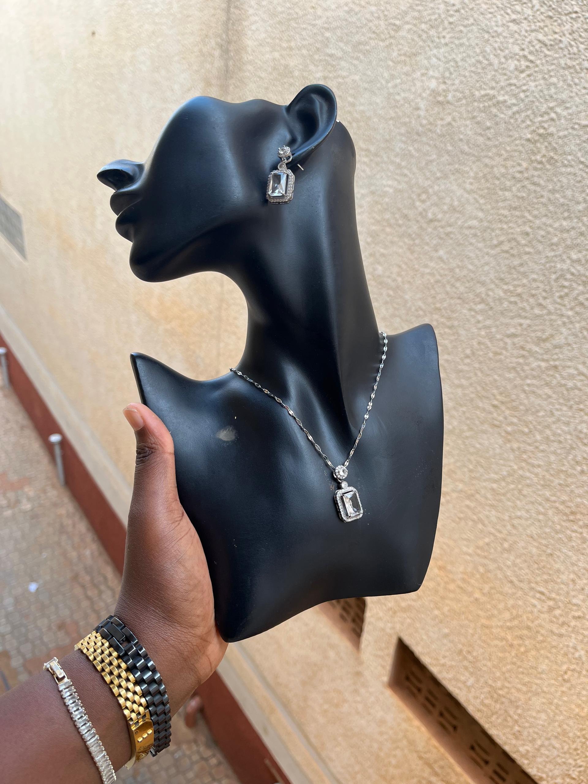 Ensemble collier, boucle d'oreille